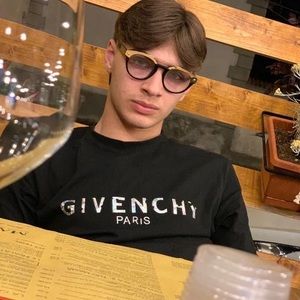 Meet your Posher, Raffaele